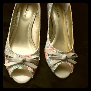 Kelly & Katie Floral Wedges, size 9